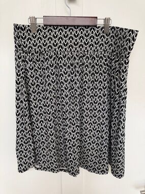Lane Bryant Black & White Geometric Pattern A-Line Skirt